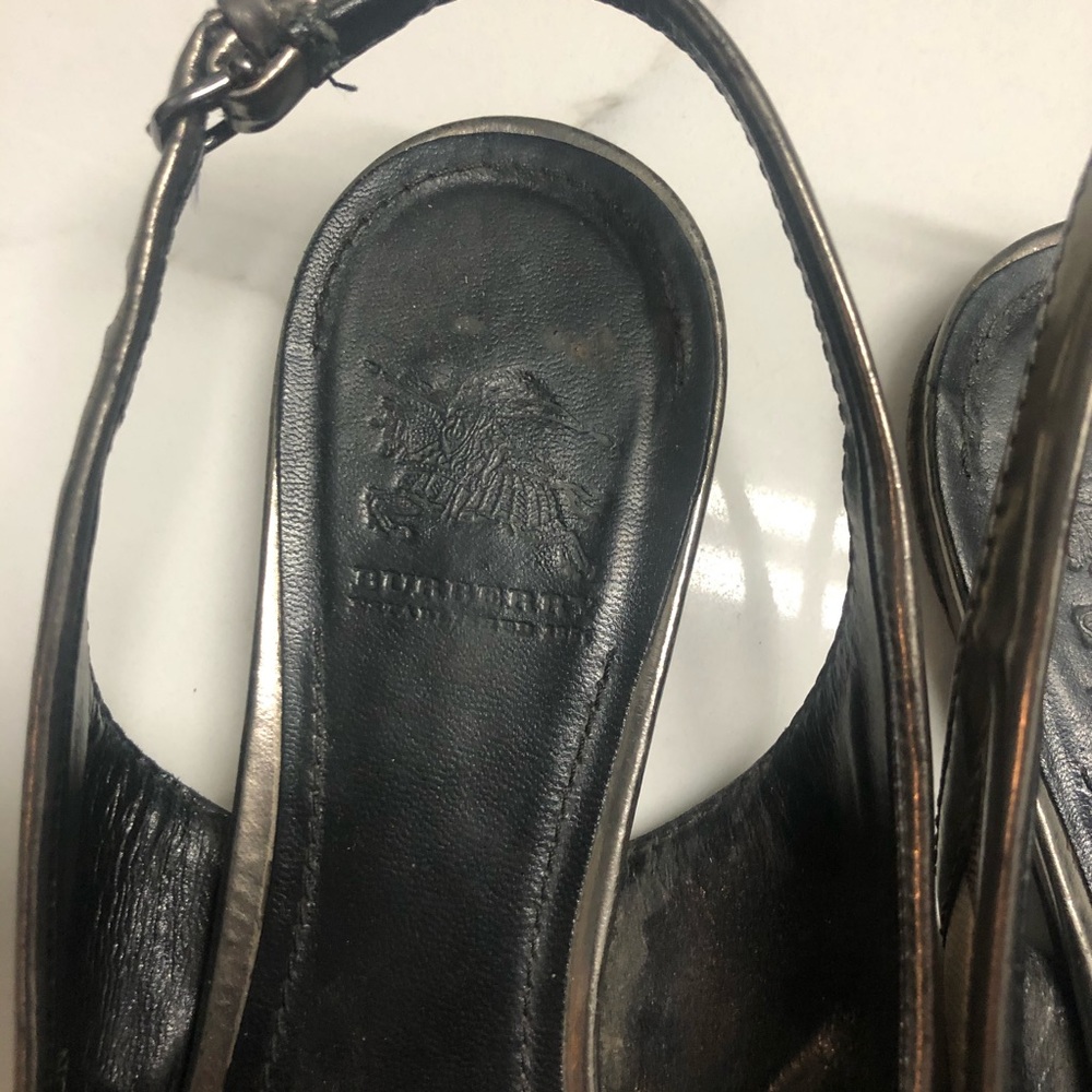 3. Burberry flat - Picture 5 of 7